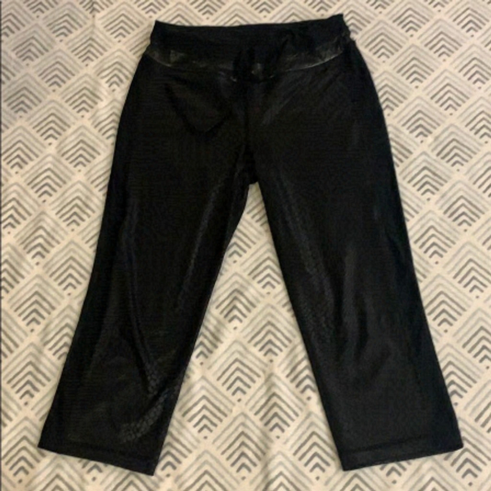 CROC--EMBOSSED cropped sweatpants